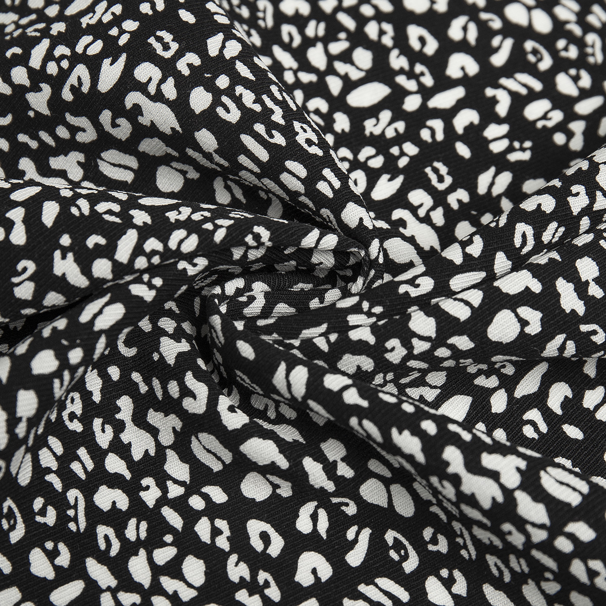 картинка Ткань Capriccio LH 68F-03/145 150gr D твил принт от магазина Одежда+