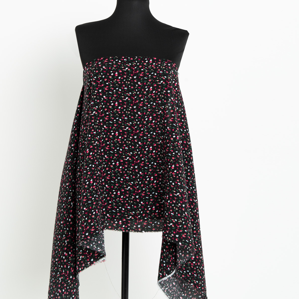 картинка Ткань Capriccio LH 273-04/145 105gr D штапель принт от магазина Одежда+