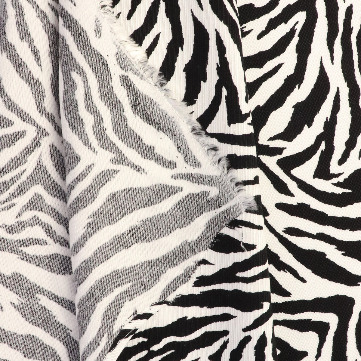 картинка Ткань Capriccio LH 3628-01/145 150gr D твил принт от магазина Одежда+