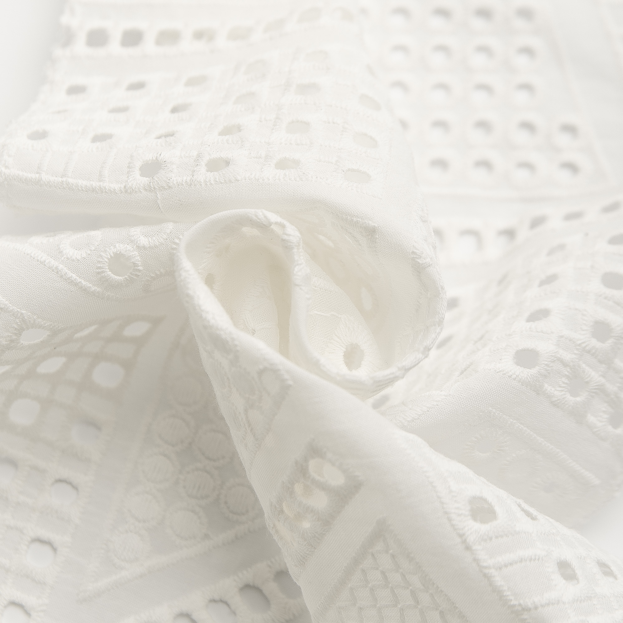 картинка Ткань Capriccio HX MBX-26-02/130 B ришелье от магазина Одежда+