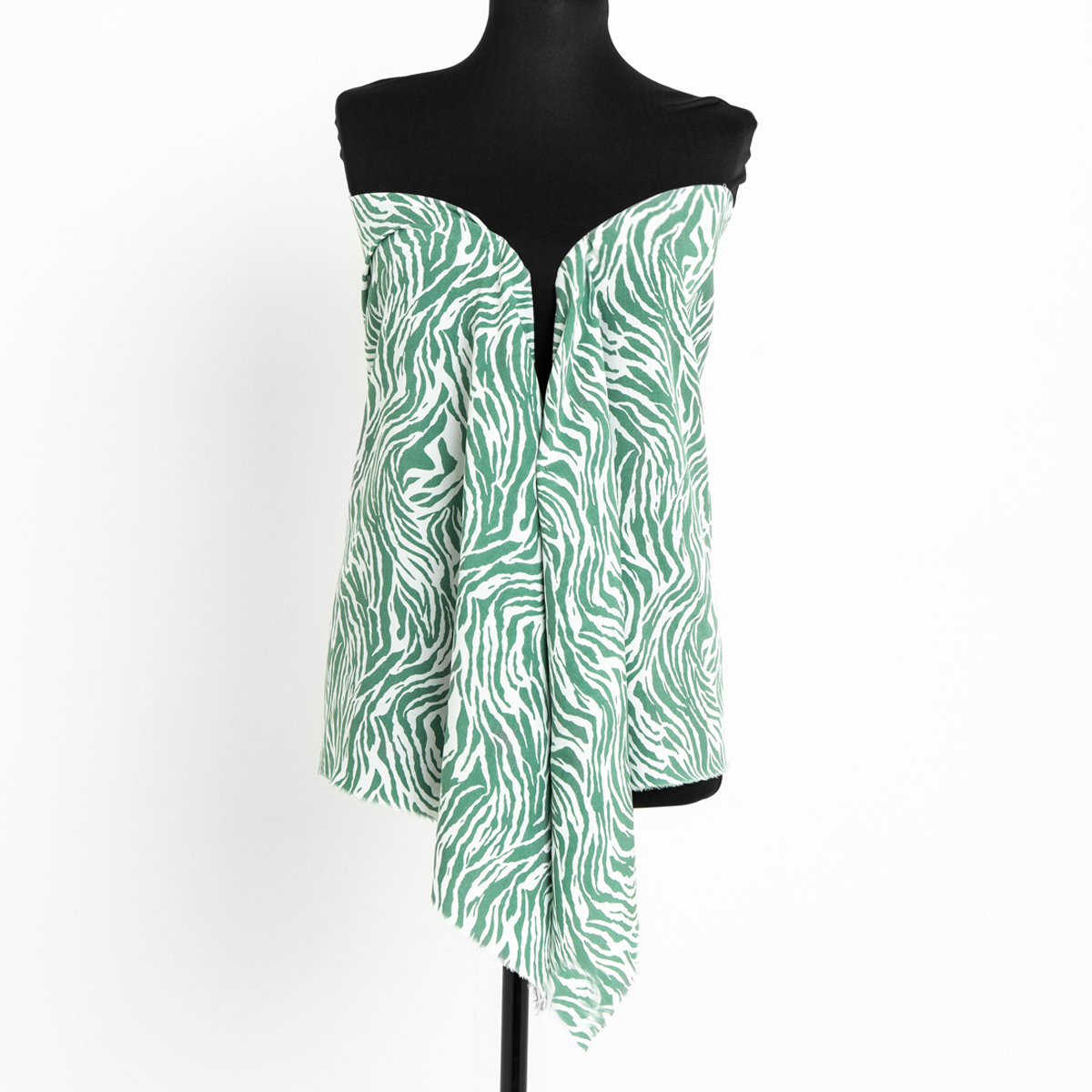 картинка Ткань Capriccio GN 100-1059-03/145 105gr D штапель принт от магазина Одежда+